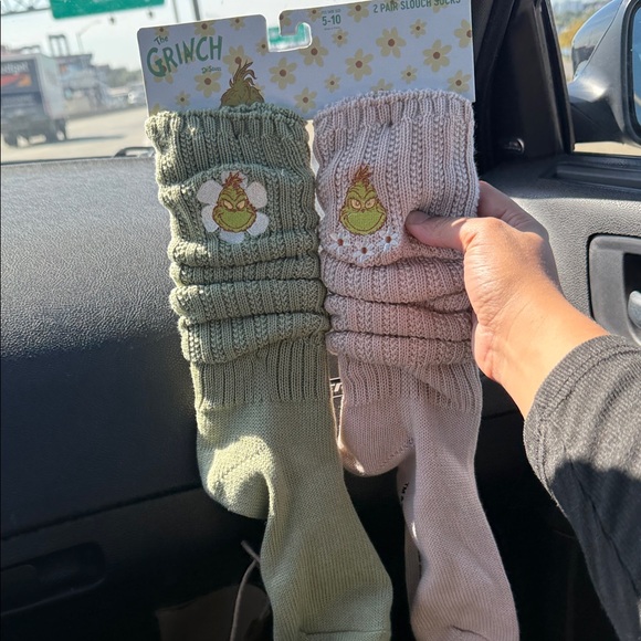 Grinch Embroidered Slouch Socks Set - Green and Tan shoe size 5-10 - Picture 5 of 7